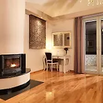 Hondos Classic & 4*