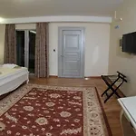 Hondos Classic & 4*