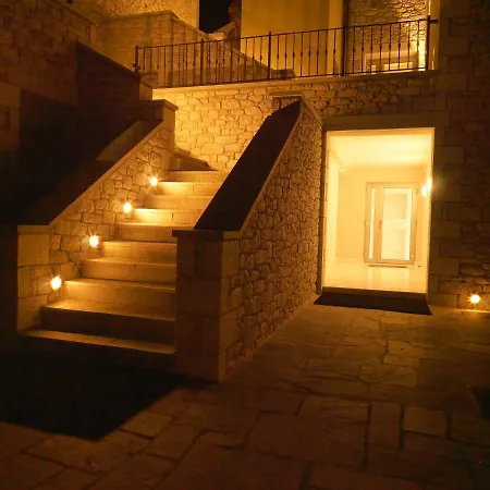 Hondos Classic & Nestani