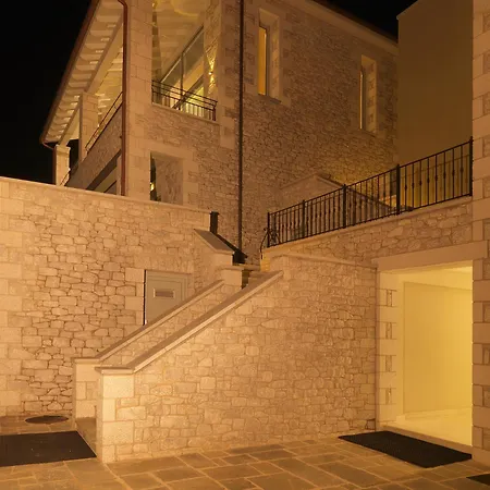 Hondos Classic & 4* Nestani