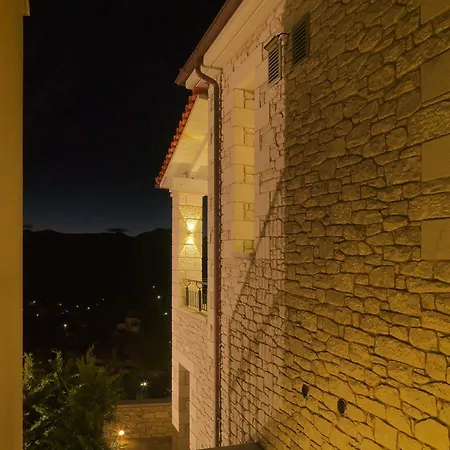 Hondos Classic & Nestani