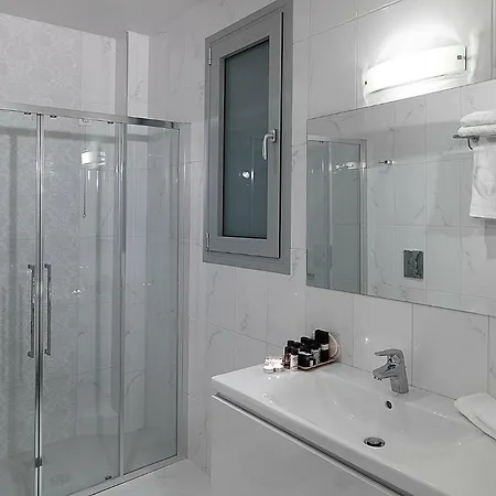 Hondos Classic & Hotel Nestani