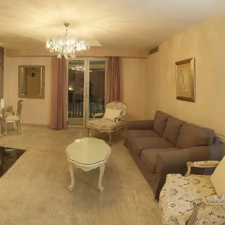 Hondos Classic & 4* Nestani