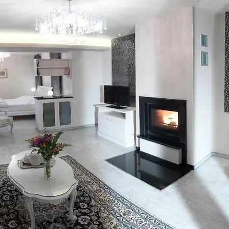 Hondos Classic & Nestani