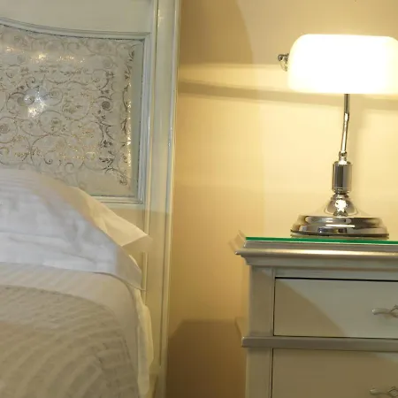 Hondos Classic & 4* Nestani