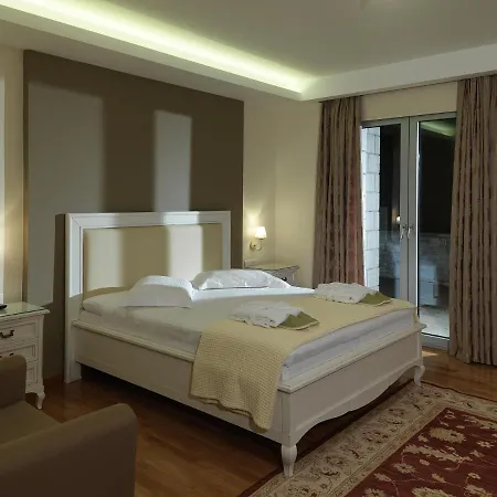 Hotel Hondos Classic & Nestani