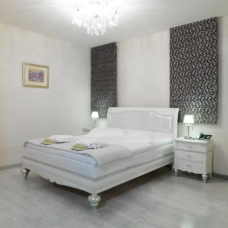 Hotel Hondos Classic & Nestani