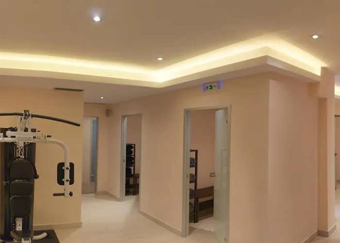 Hondos Classic & Ξενοδοχείο Νεστάνη