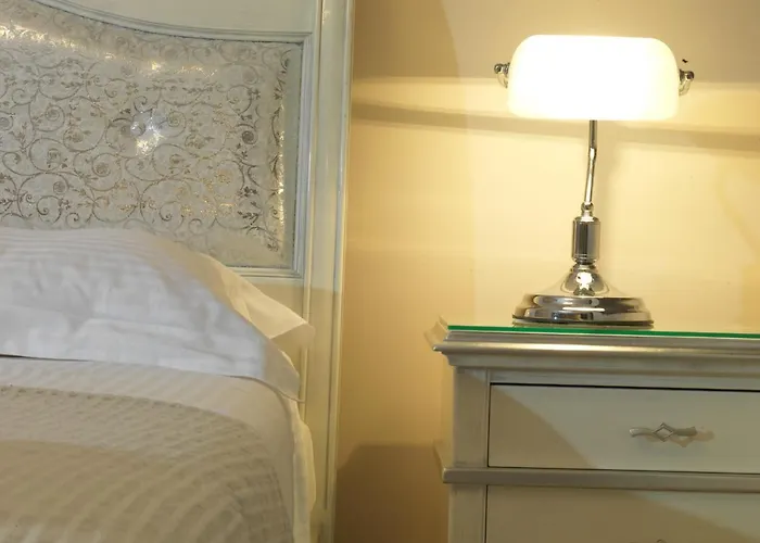 Hondos Classic & 4* Nestani