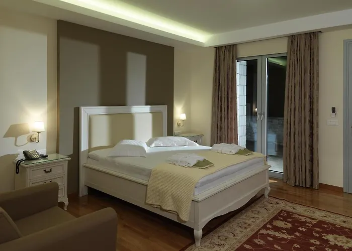 Hotel Hondos Classic & Nestani