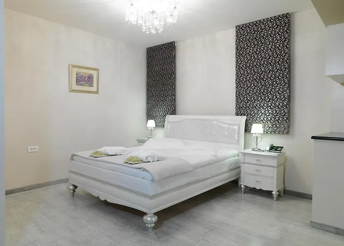 Hotel Hondos Classic & Nestani