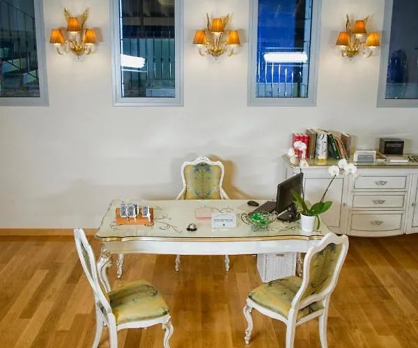 Hondos Classic & Ξενοδοχείο Νεστάνη